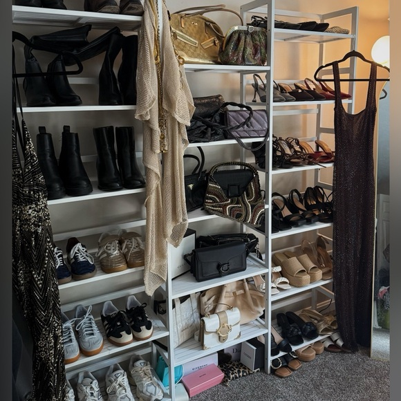 Meet your Posher, Vanessa - Picture 2 of 2